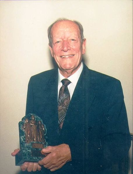 File:Charles Clews MBA Award.jpg