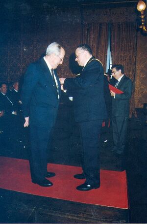 Charles Clews honoured.jpg