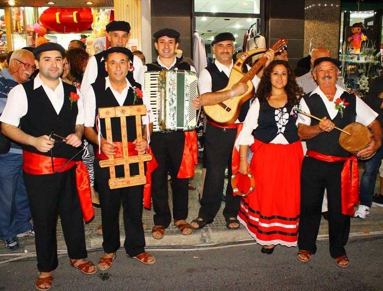 File:Tavernaflokgroup.jpg