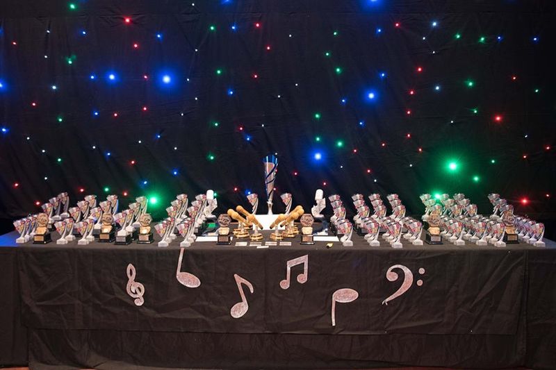 File:Trophies for the Shine Singers Festival (26.03.2017).jpg